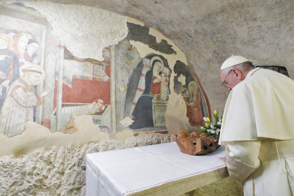Papa Francesco durante la visita al Santuario francescano di Greccio il 1 dicembre 2019 - Ansa