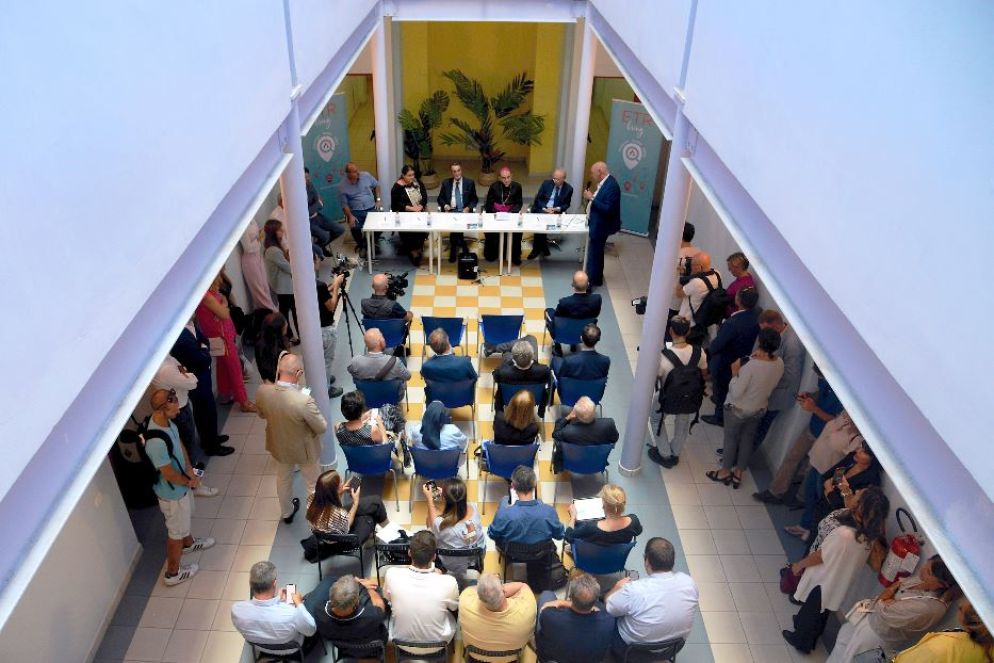 Milano: un momento della cerimonia di dedicazione della "Casa dello Studente" dell'Aler al beato Acutis - Fotogramma