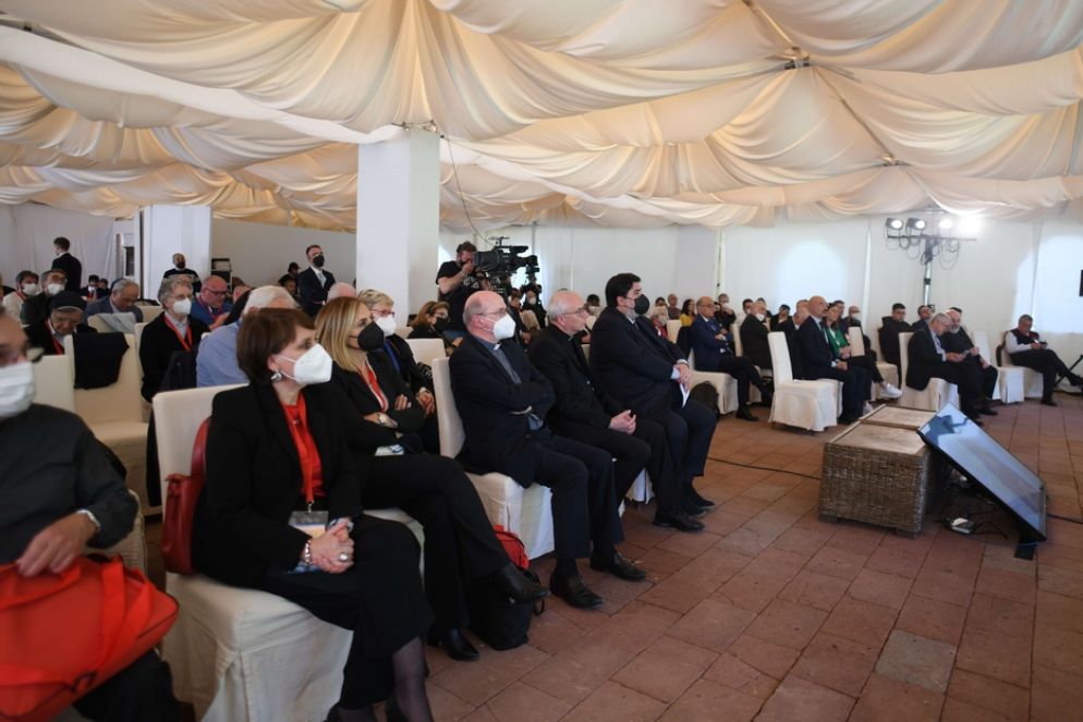 La platea dei delegati e dei relatori al Convegno di Cagliari organizzato dall'Ufficio Cei per la Pastorale della Salute - Foto Carla Picciau