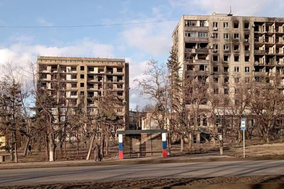 Mariupol, la città martire in mano alle truppe di Mosca con i segni della Federazione Russa - Telegram