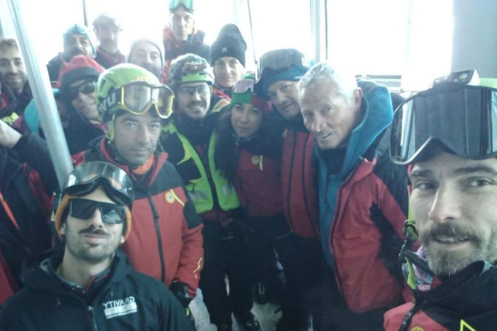 La squadra di soccorritori che ha passato la notte di Natale sul Gran Sasso - Corpo Nazionale Soccorso alpino e speleologico