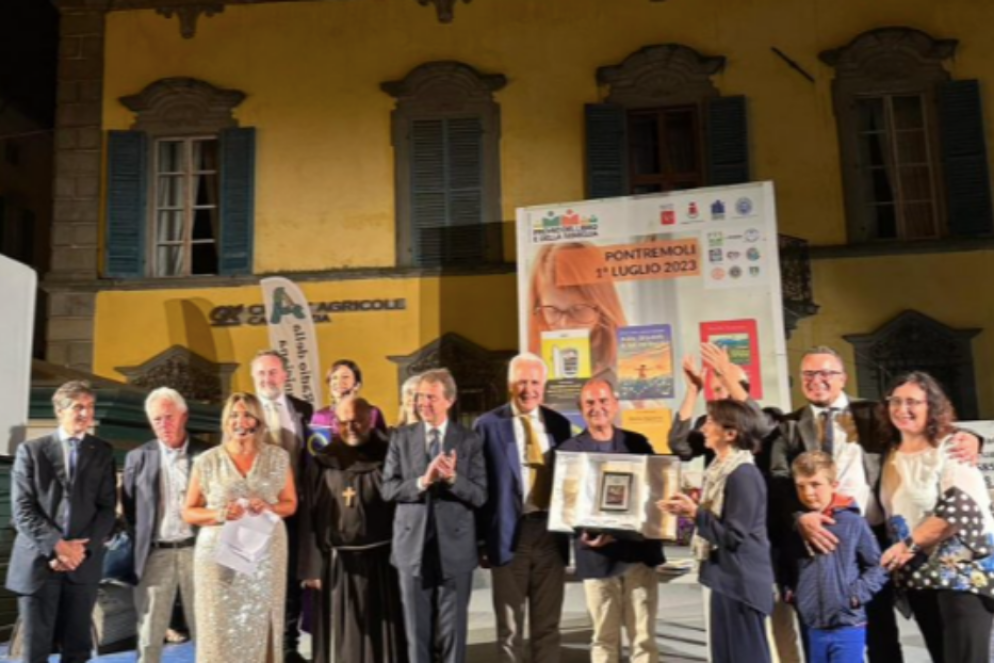La cerimonia di premiazione del "Premio Pontremoli città del libro e della famiglia" nel 2023