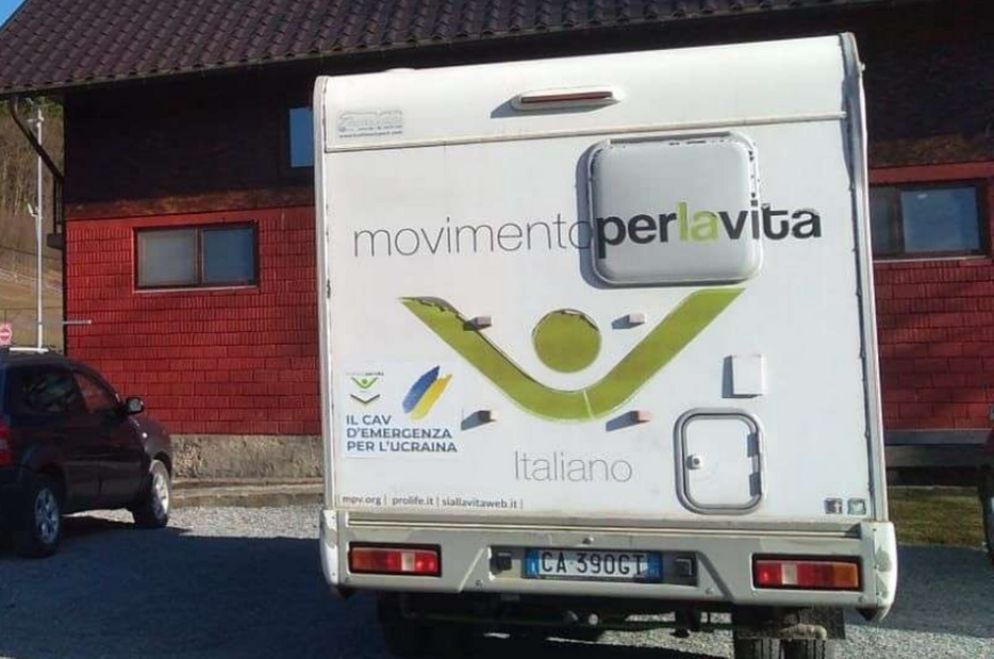 Il camper del Movimento per la Vita italiano attrezzato come "Cav d'emergenza"