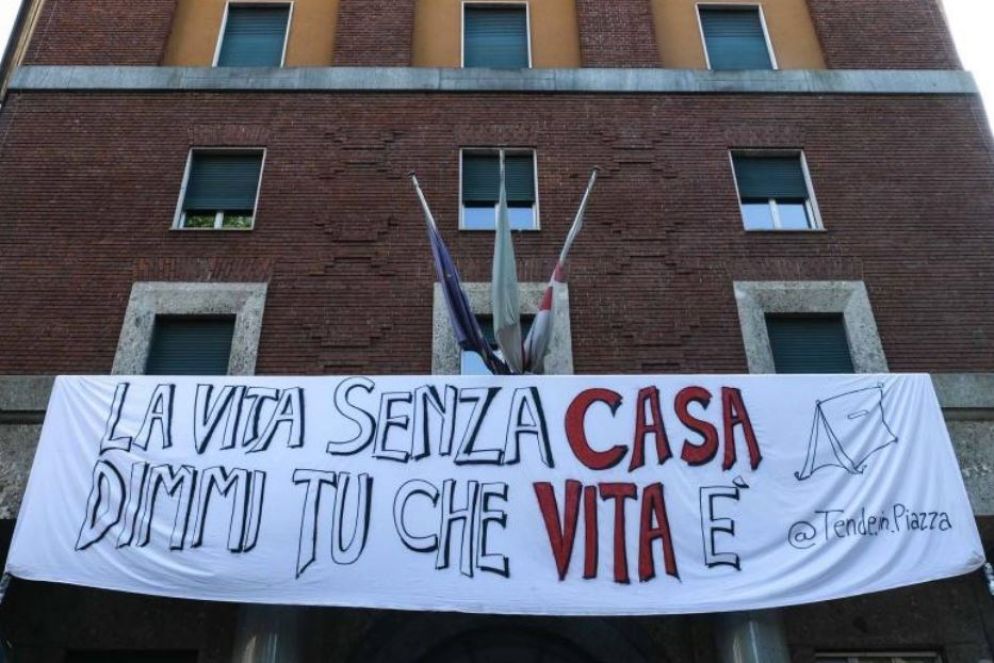 Striscioni del “popolo delle tende” ai tempi della protesta - .