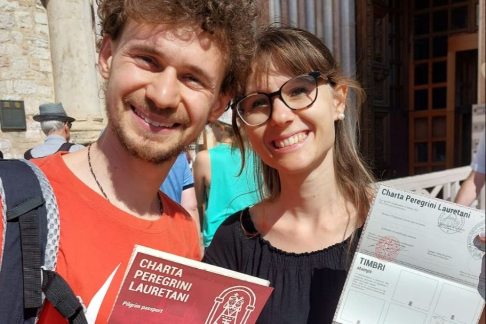 Silvia e Giovanni con la loro Charta Peregrini - .