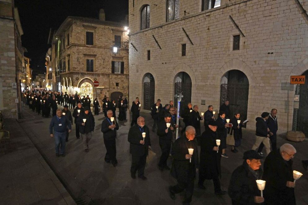La fiaccolata per la pace ad Assisi - Agenzia Romano Siciliani