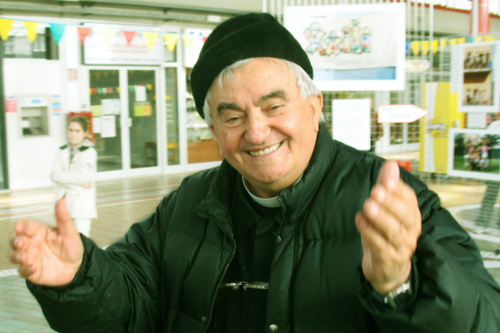 L'abbraccio universale di don Oreste, fondatore della Comunità Papa Giovanni XXIII - Apg23