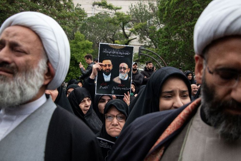 La partecipazione al corteo funebre a Tabriz - REUTERS