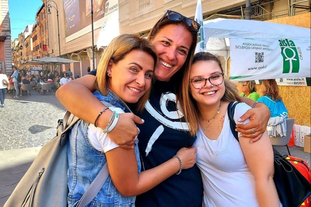 Moira, Paola Rizzitano (presidente AiSla Lazio) e Saretta a una manifestazione di AiSla - .