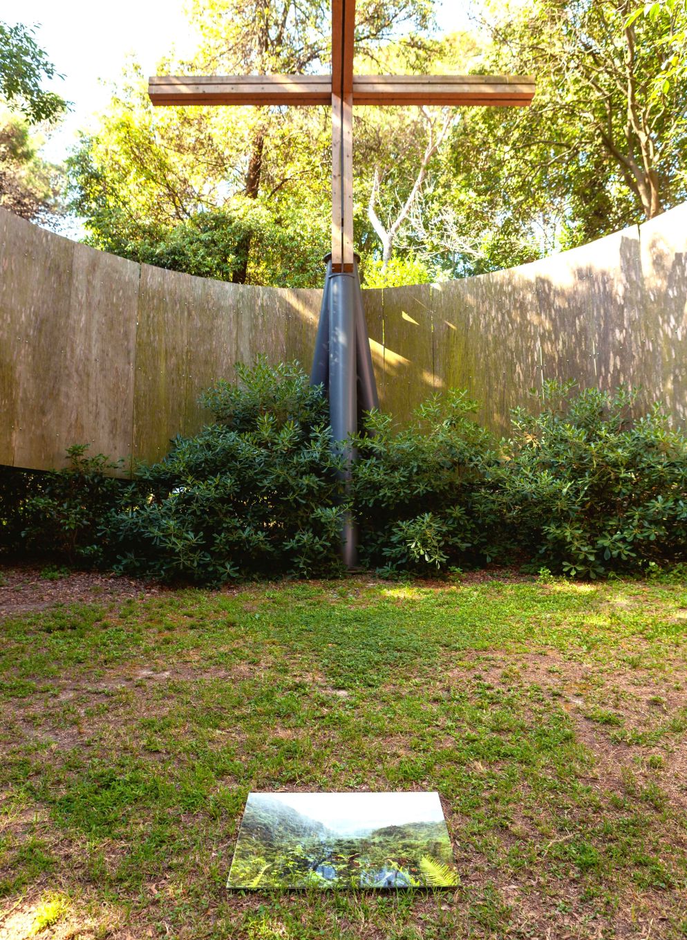 Javier Corvalàn, Cappella Vaticana, 2018 (particolare) - Guy Tillim, Second Nature-Tahiti, 2010 - Punctum