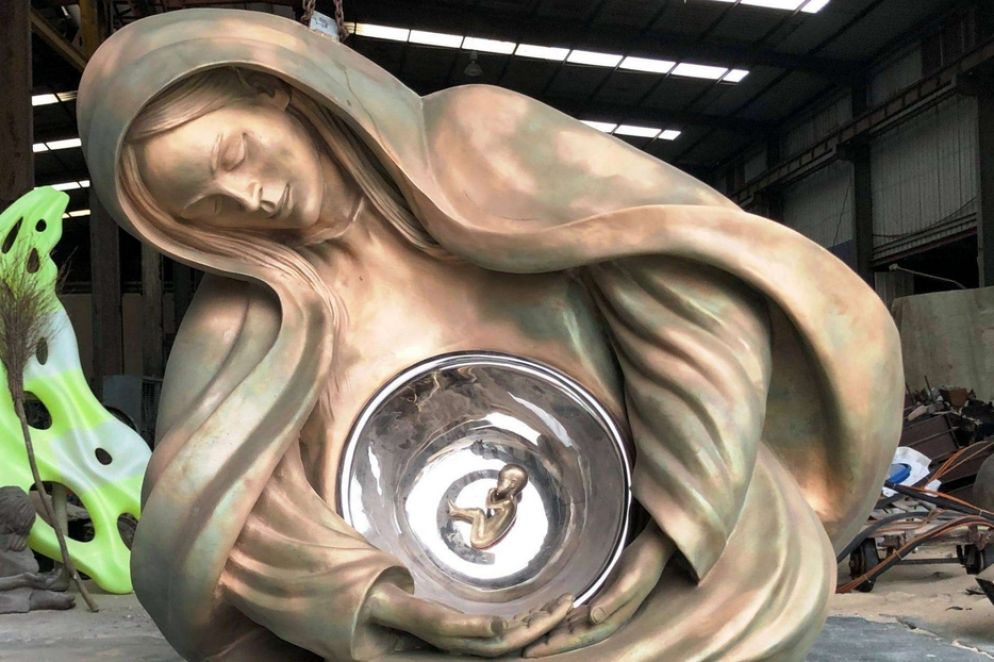 La statua firmata da Tim Schmalz - Facebook dell'artista Tim Schmalz