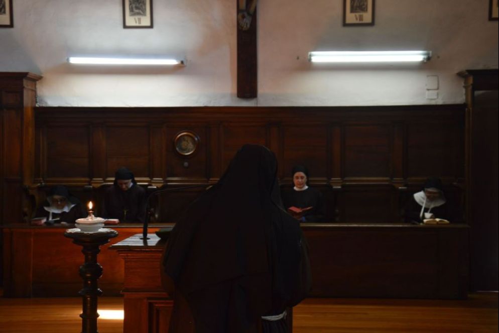 Una delle foto del calendario 2024 delle cappuccine di Città di Castello dedicato al tema del lavoro - -.