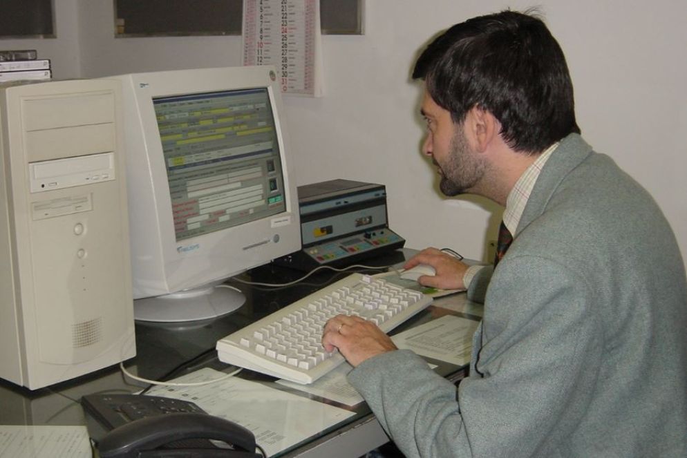 Un medico del Cirm risponde alle richieste arrivate da un mercantile - Cirm