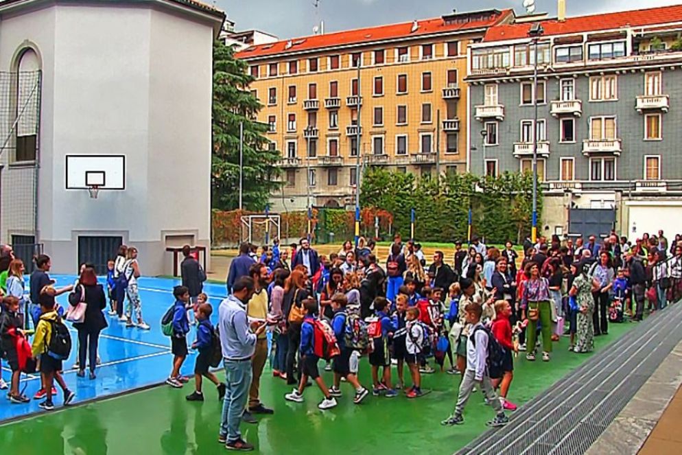 Il cortile della sede di via Amadeo (dalla materna alle medie) - -