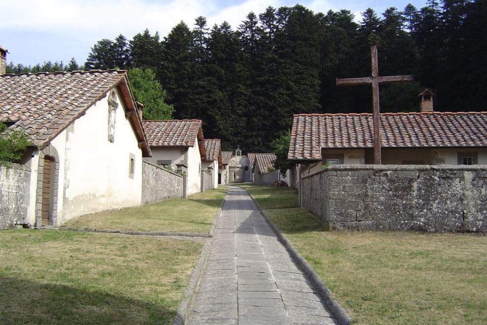 Una panoramica dell'eremo di Camaldoli - +