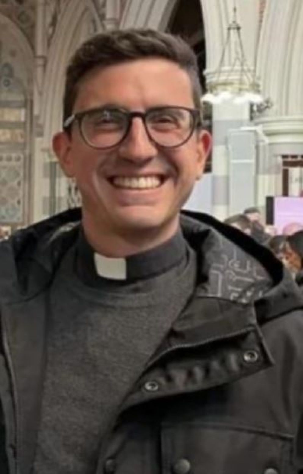 Il parroco don Davide Ricci - Web