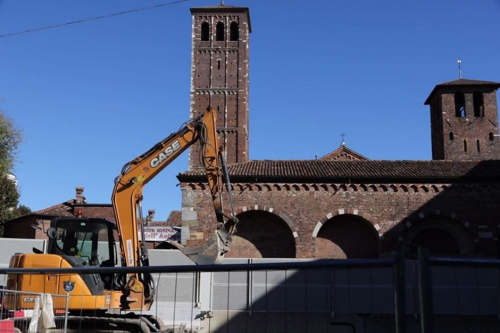 Milano, "cantiere" Sant'Ambrogio: prima i lavori per la linea M4 della metropolitana, ora l'eliminazione delle barriere architettoniche - Fotogramma-M.Alberico
