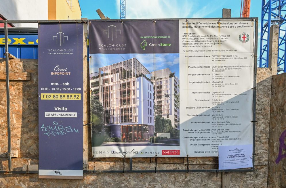 In via Valtellina uno dei cantieri fermati dalla Guardia di Finanza - Ansa