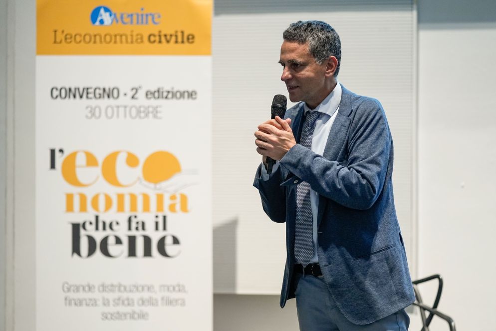 Marco Girardo, direttore di Avvenire in Triennale a Milano in occasione del convegno "L'economia che fa il bene"