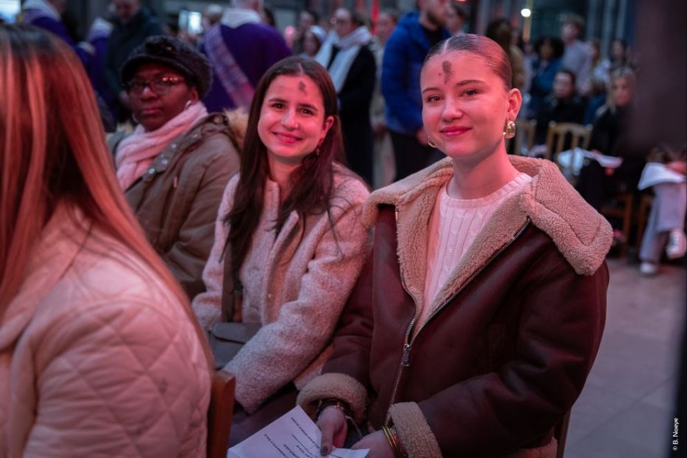 Imposizione delle ceneri nella Cattedrale di Lille - Brigitte Naeye