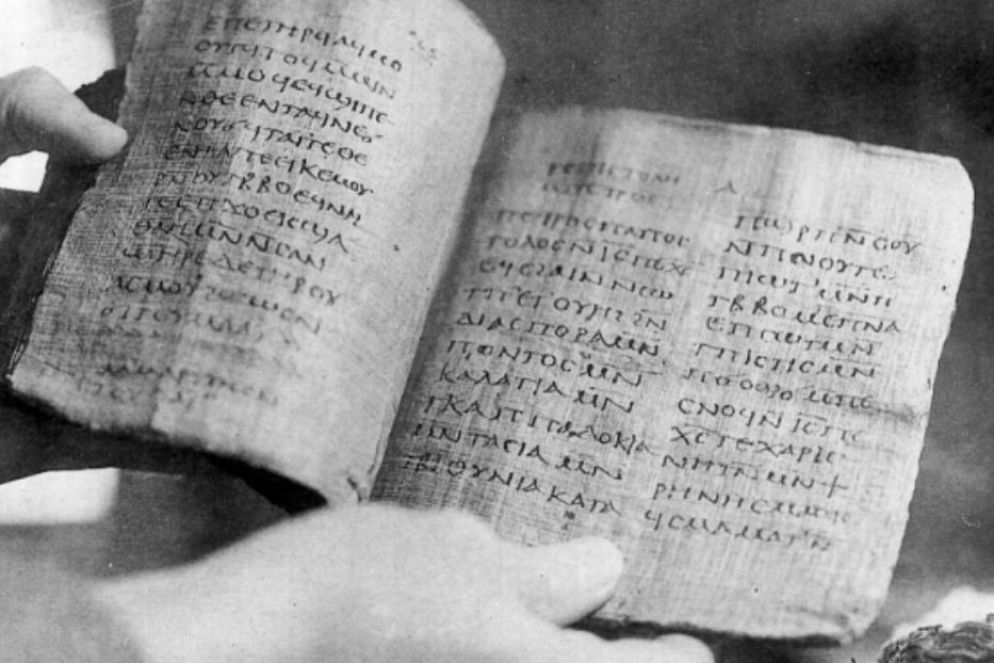 Una foto del codice Crosby-Schøyen prima di essere smontato