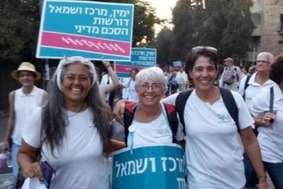 L'attivista Vivian a una manifestazione - Web