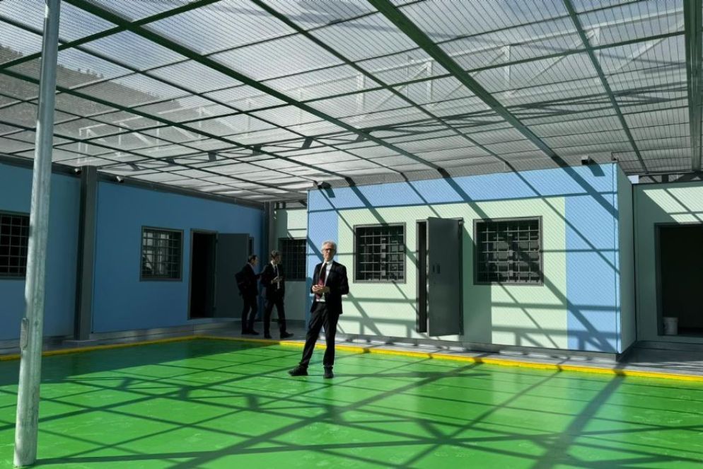 Sbarre e grate ovunque nell'area del Centro per il rimpatri (Cpr) allestito in Albania - .