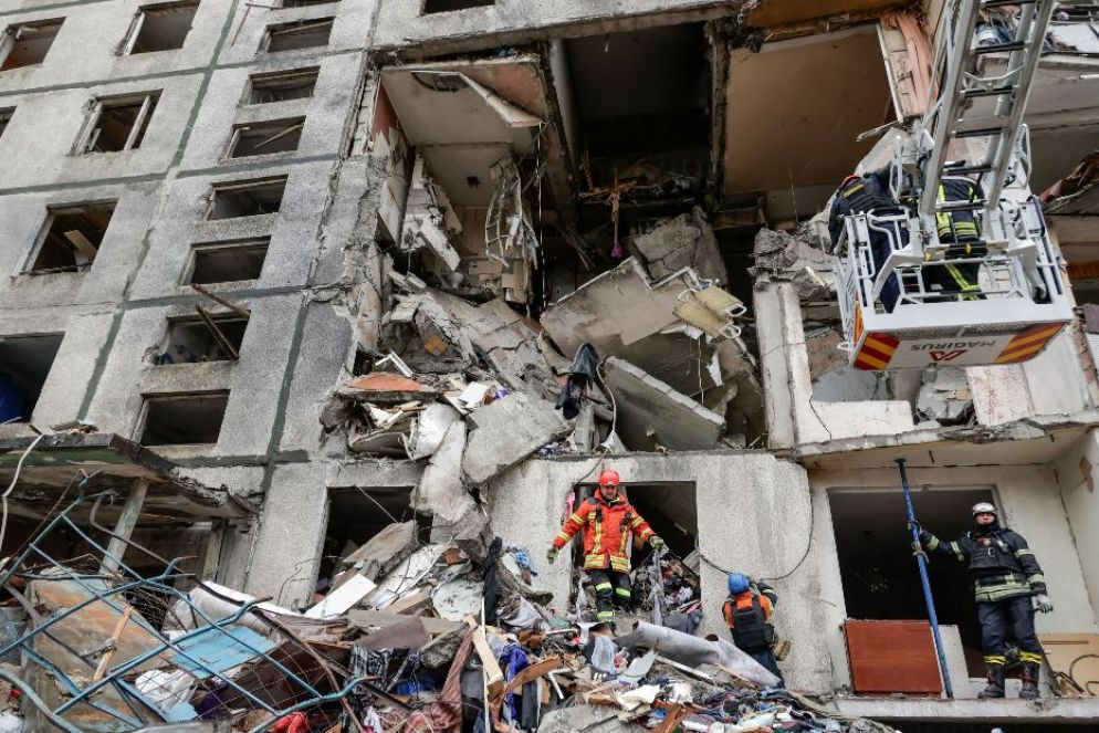 Il condominio di Kharkiv bombardato dai russi nella notte dove sono morti due ragazzini - Reuters