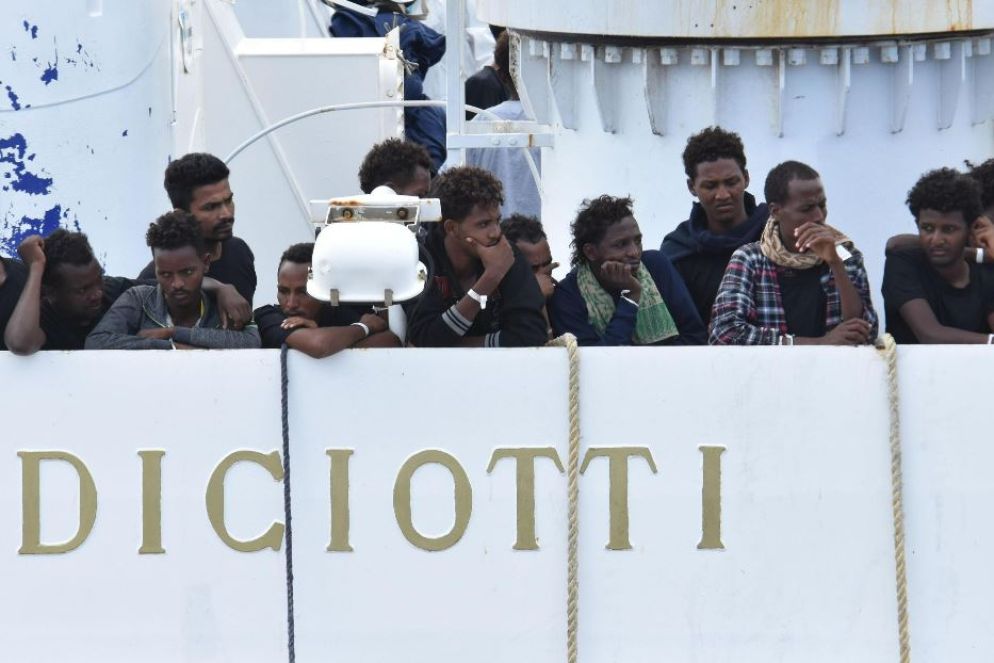 I migranti in attesa dello sbarco sulla nave Diciotti nell'agosto del 2018 - Ansa