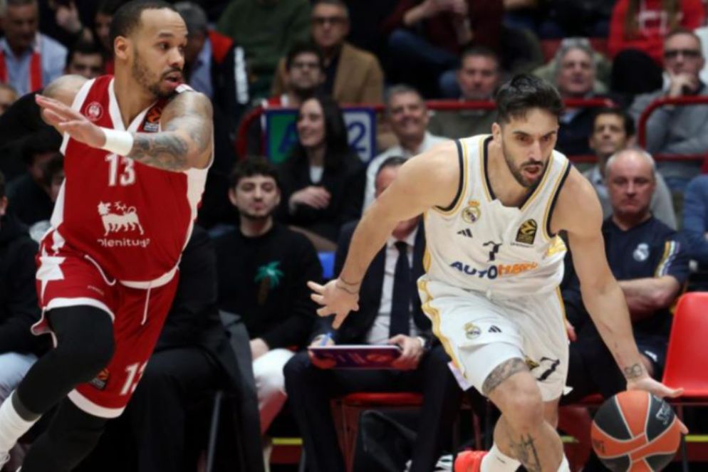 Facundo Campazzo, fuoriclasse del Real Madrid, in azione contro Shabbaz Napier (Olimpia Milano) - ANSA