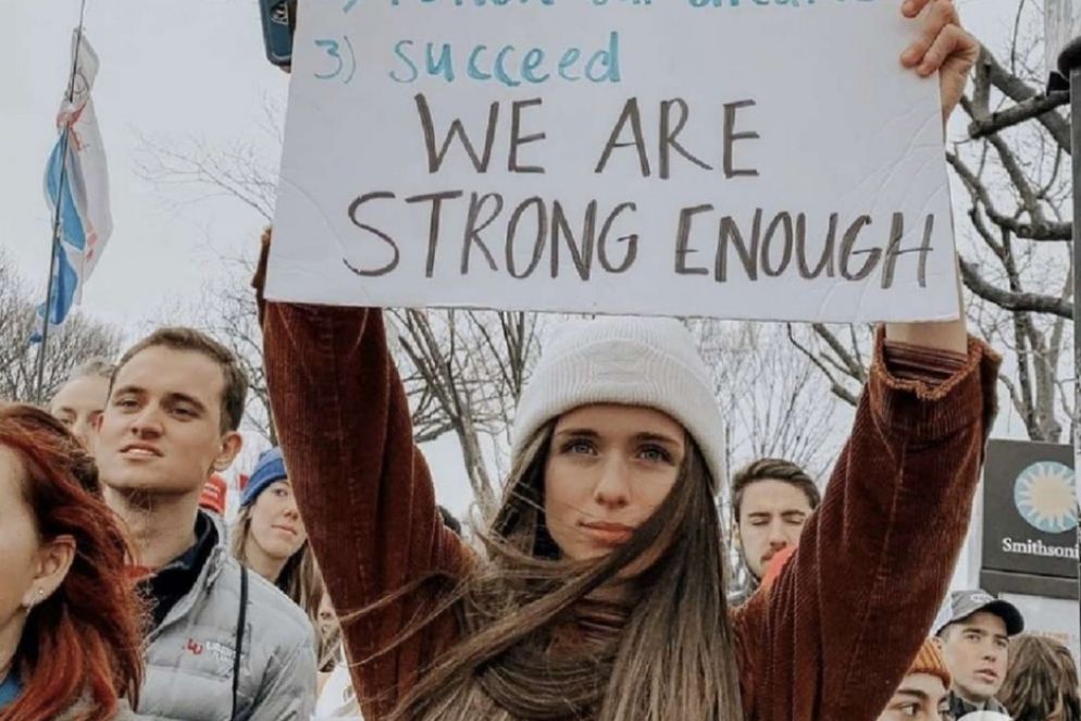 Le donne, dice questo cartello, sono forti abbastanza per non abortire (dal profilo Twitter di March for Life)