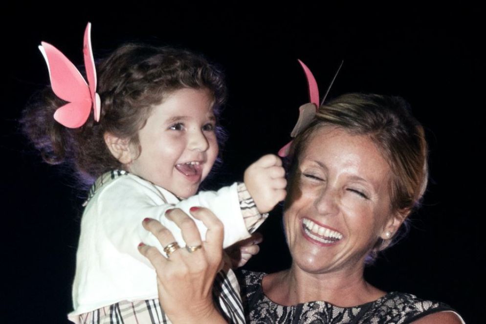 Margerita in braccio alla mamma - .