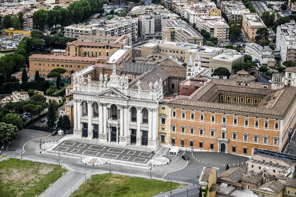 Una vista dall'alto di piazza San Giovanni in Laterano dove ha sede il Vicariato di Roma - Imagoeconomica