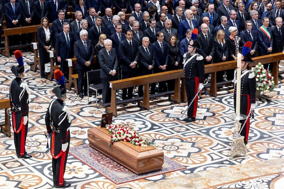 I funerali di Stato di Silvio Berlusconi nel Duomo di Milano: in prima fila il presidente Mattarella e il premier Meloni - Reuters