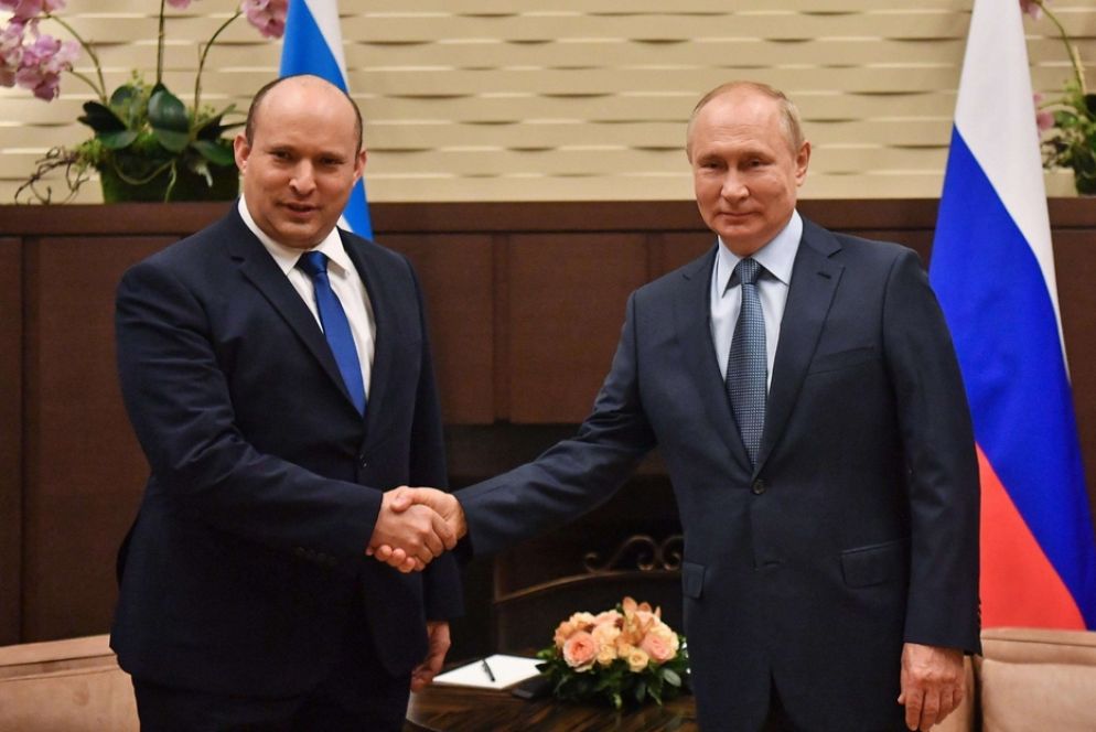Il premier israeliano Bennett e il presidente russo Putin in un incontro nell'ottobre 2021 - Ansa
