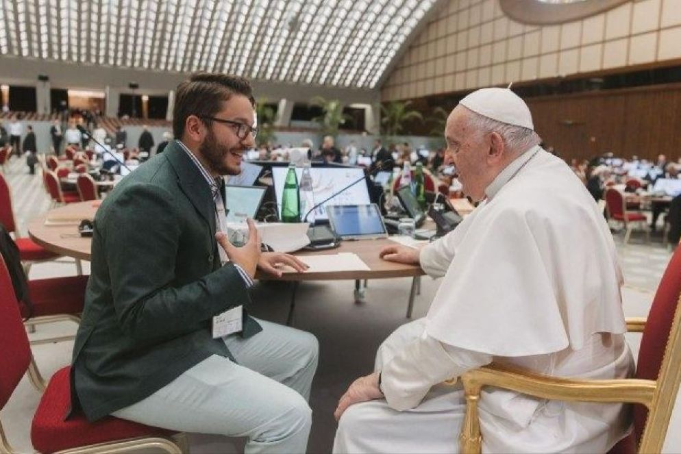 Il Papa durante i lavori del Sinodo sulla sinodalità in Vaticano - Ansa