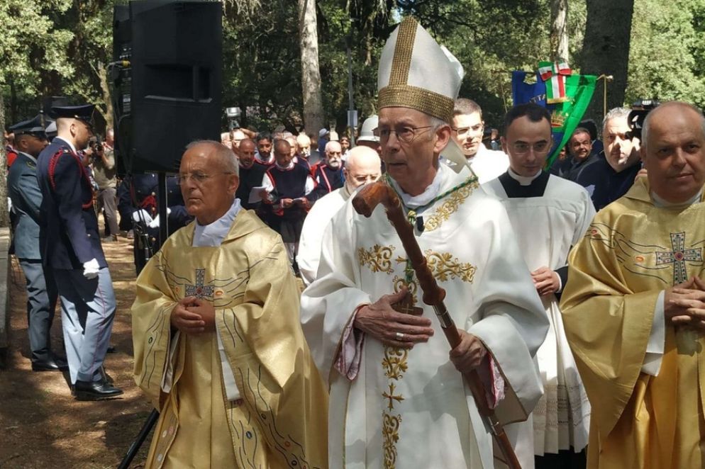 Il vescovo di Lanusei e Nuoro, Antonello Mura, durante la celebrazione per il Redentore il 29 agosto
