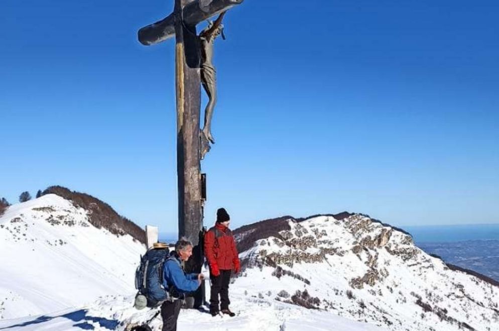 Nino Guidi durante alcune tappe del suo percorso per i borghi 'resilienti', attraverso il Sentiero Italia del Cai - .