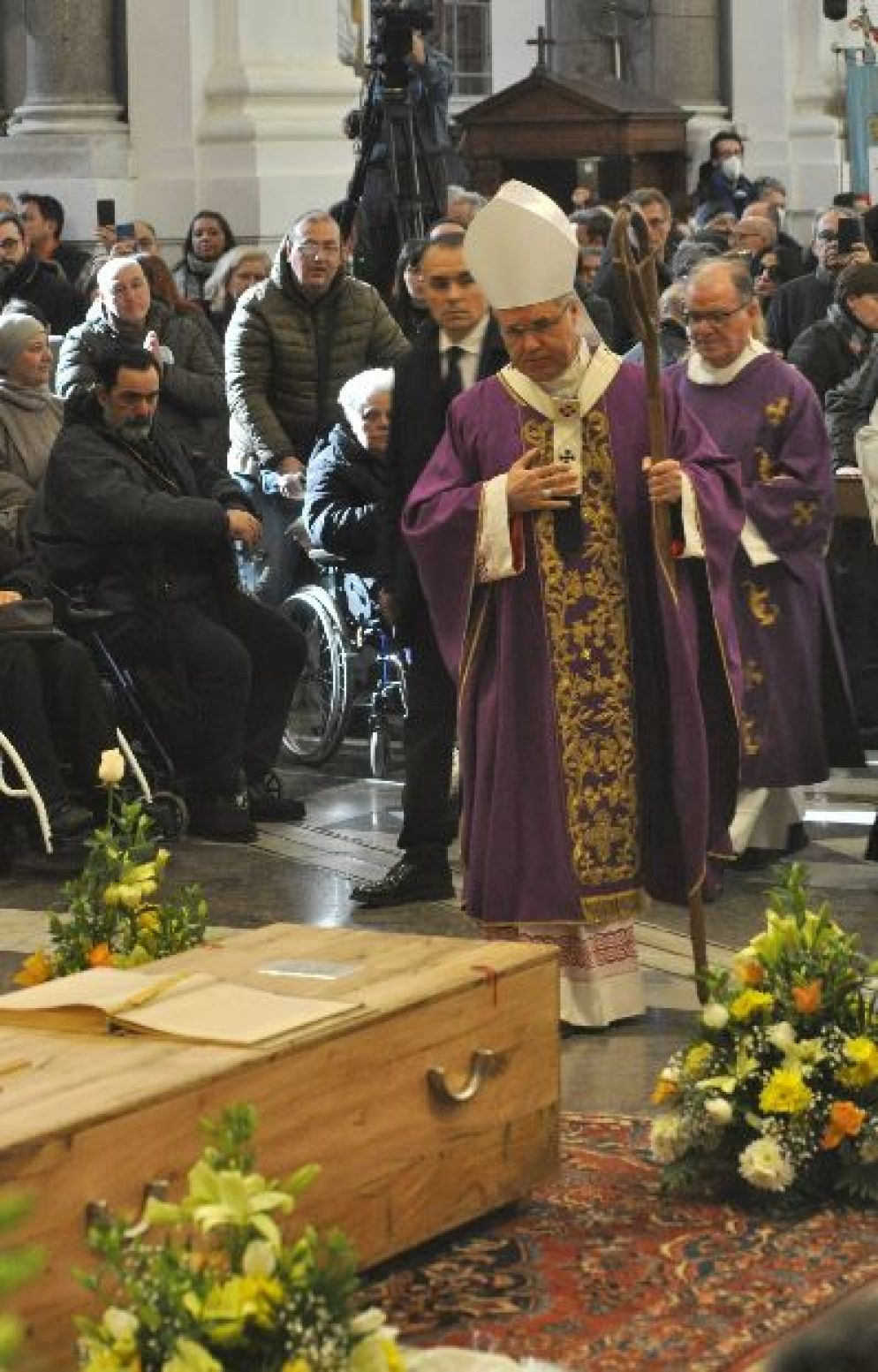 L'arcivescovo Lorefice ha celebrato le esequie - Fotogramma