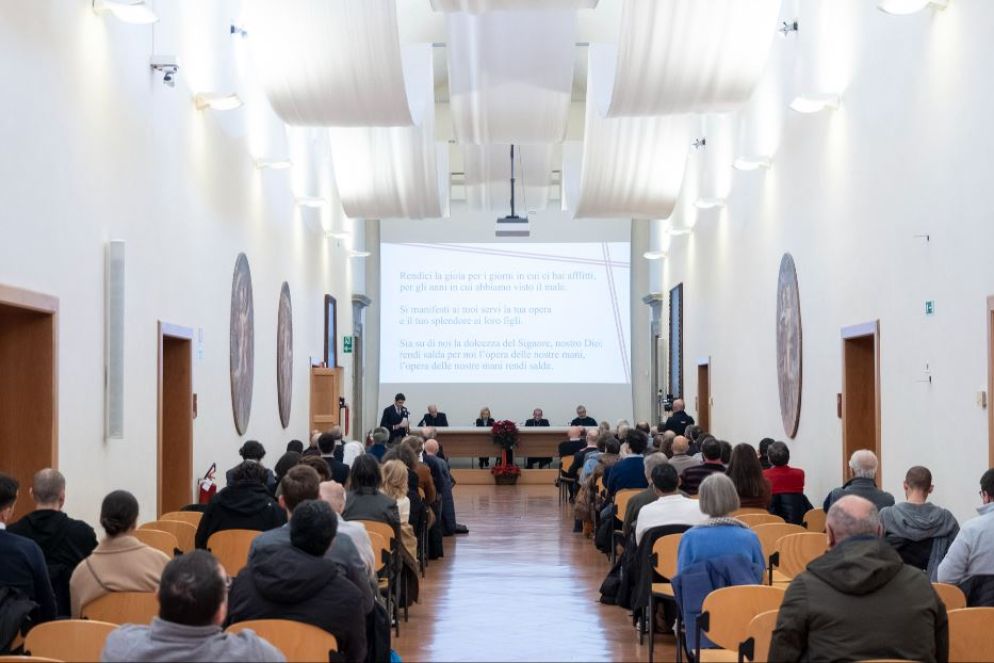 Milano: la sala convegni della Facoltà Teologica, gremita per l'apertura dell'anno accademico 2023-2024 - Fotogramma