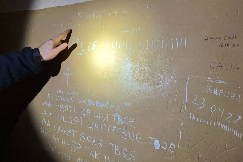 La preghiera del "Padre Nostro" in russo nella cella trasformata in camera della tortura dall'esercito di Mosca a Balakliya - Avvenire