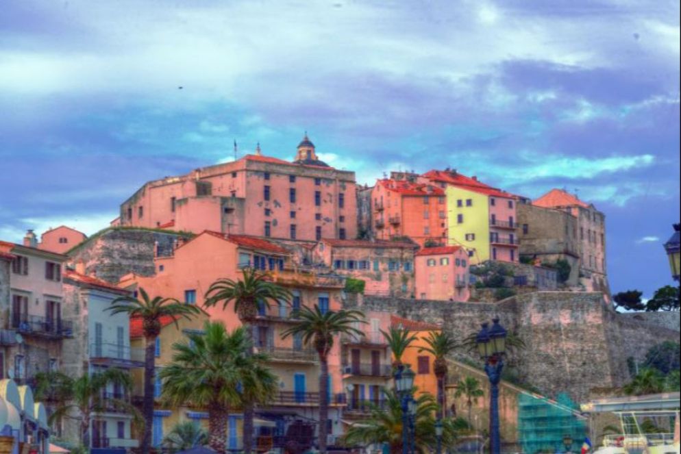 Ajaccio: scorcio del centro storico. La città, 74mila abitanti, è il capoluogo e il centro più popoloso della Corsica. La diocesi di Ajaccio conta 343.700 abitanti - .