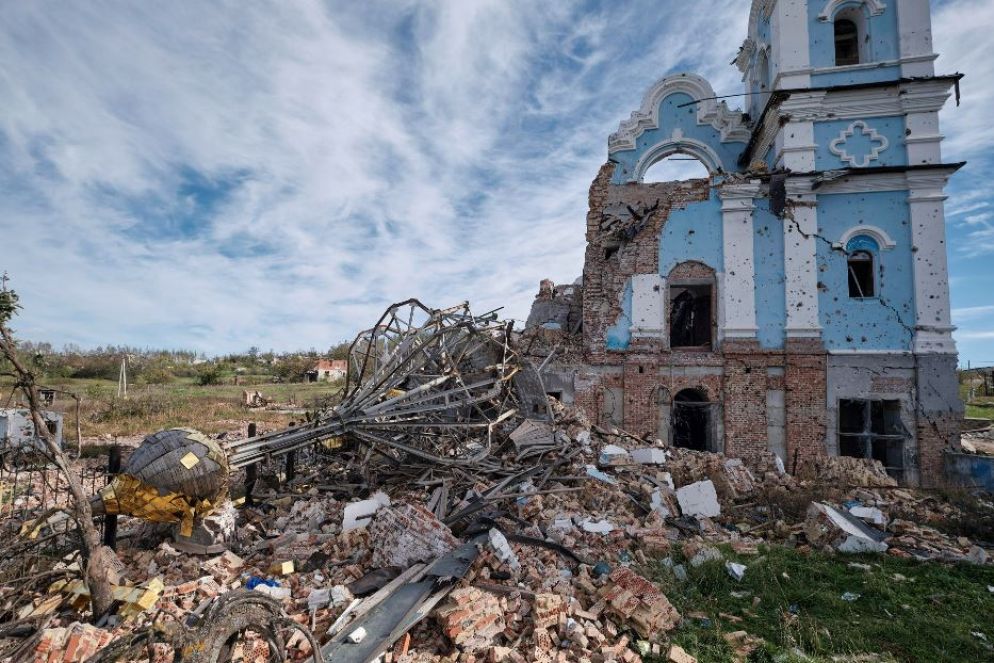 Il santuario colpito dai missili nel villaggio di Bohorodychne nella regione di Donetsk - Ansa