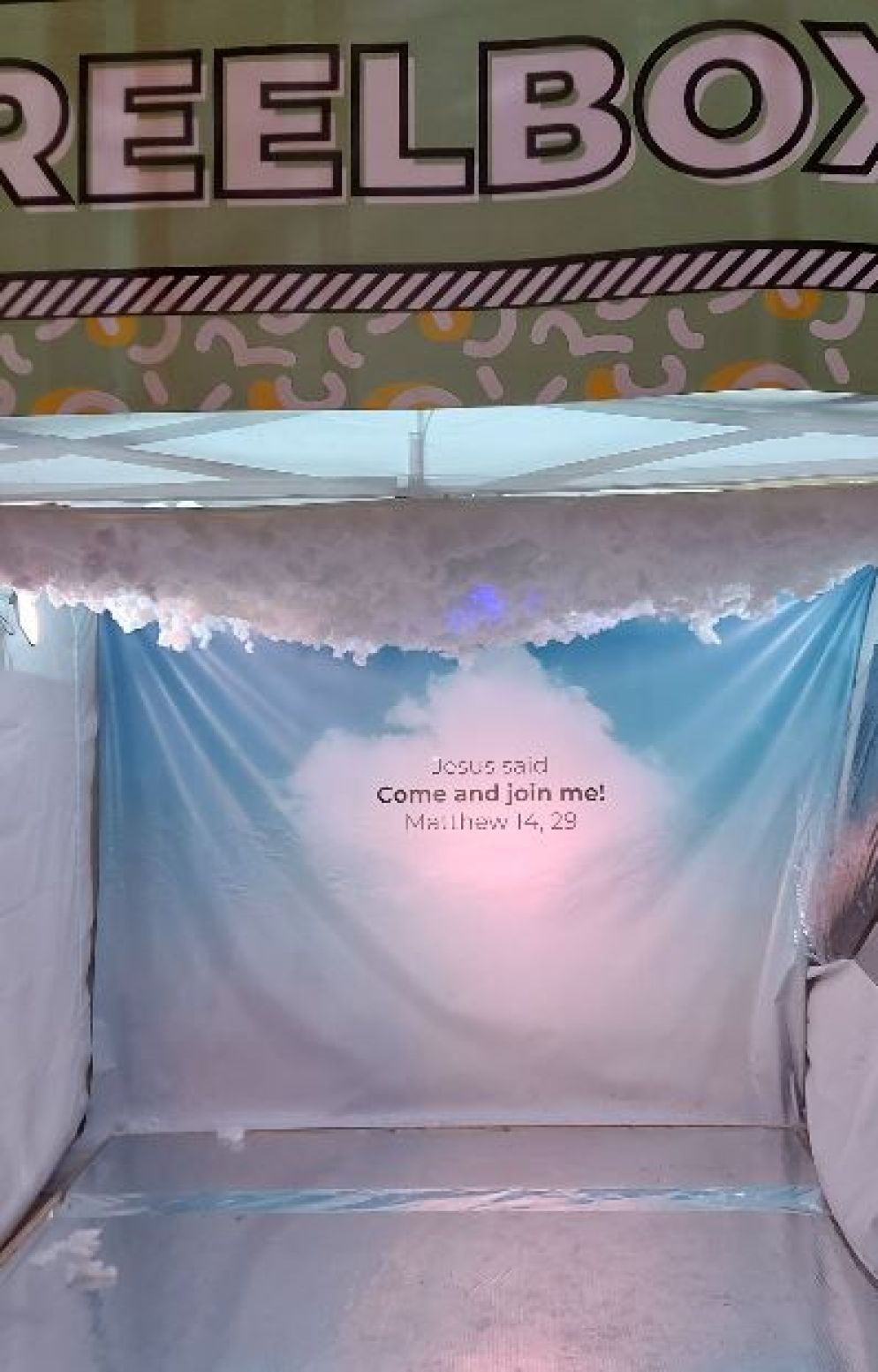 Un'installazione per foto e selfie nella piazza di Lisbona dove si è svolto il primo Festival mondiale degli influencer cattolici - Foto Ognibene