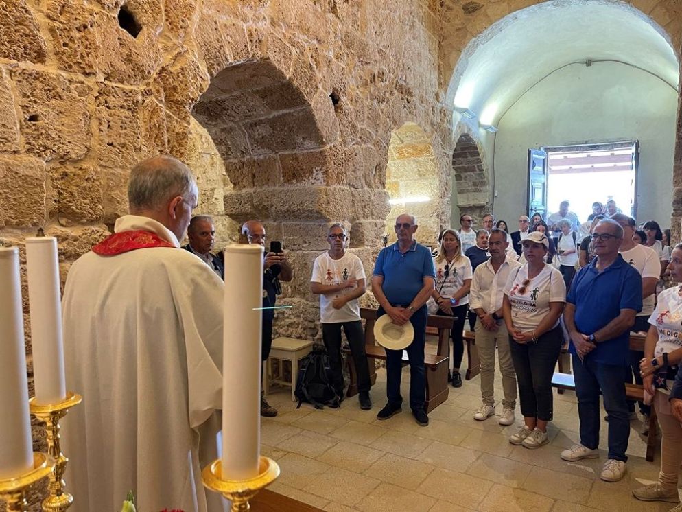 La benedizione dei pellegrini nel Santuario di Nora, luogo del martirio di sant'Efisio - Paolo Matta