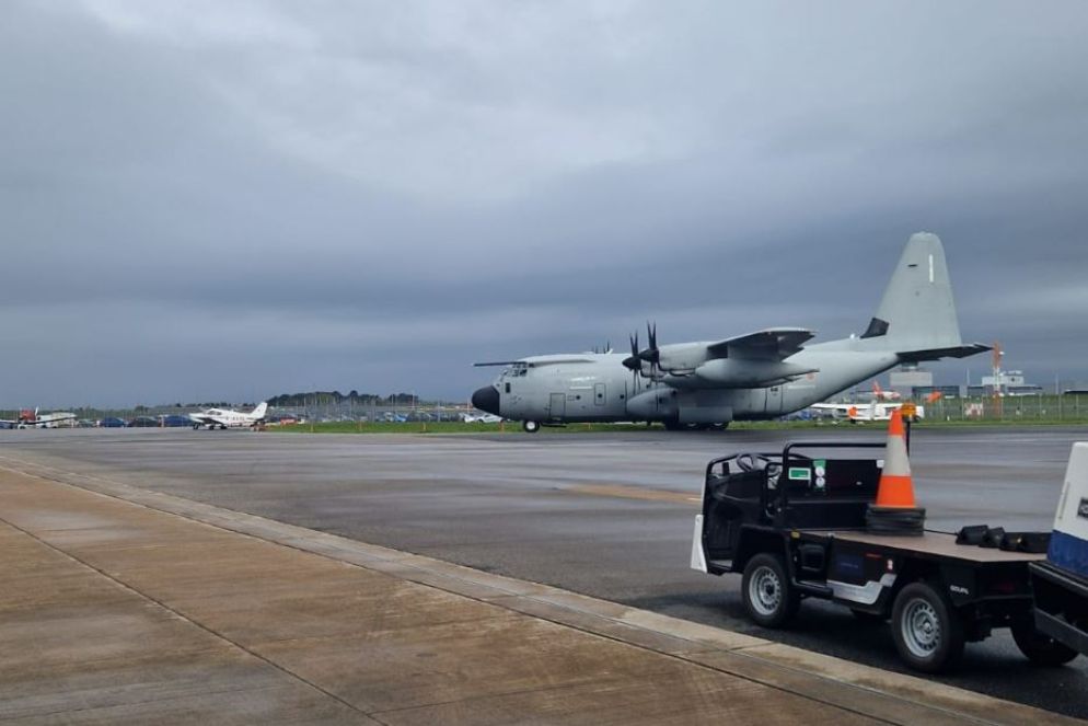 L'aero militare italiano in partenza dall'Inghilterra - -
