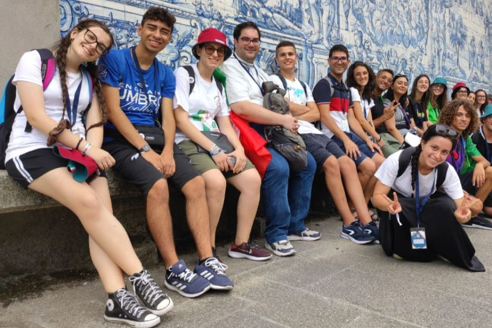 I giovani pugliesi di Trani-Barletta-Bisceglie e Molfetta-Ruvo-Giovinazzo-Terlizzi nel centro storico di Porto