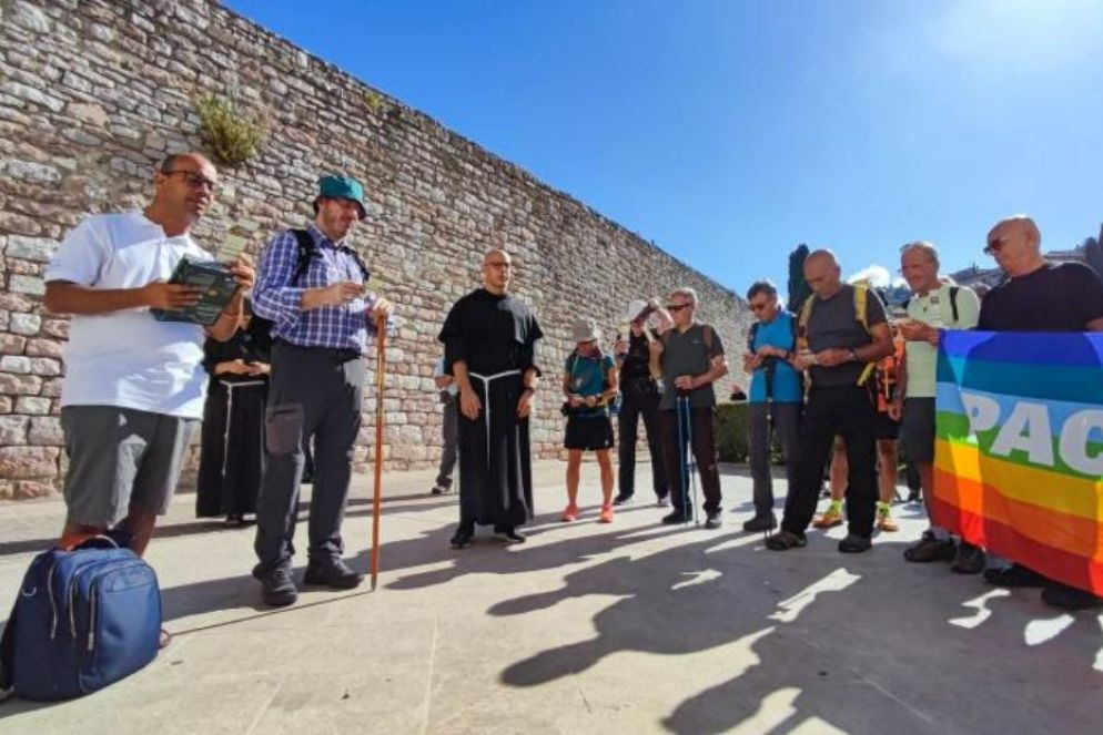 Un'immagine del pellegrinaggio a piedi Assisi-Gubbio - undefined
