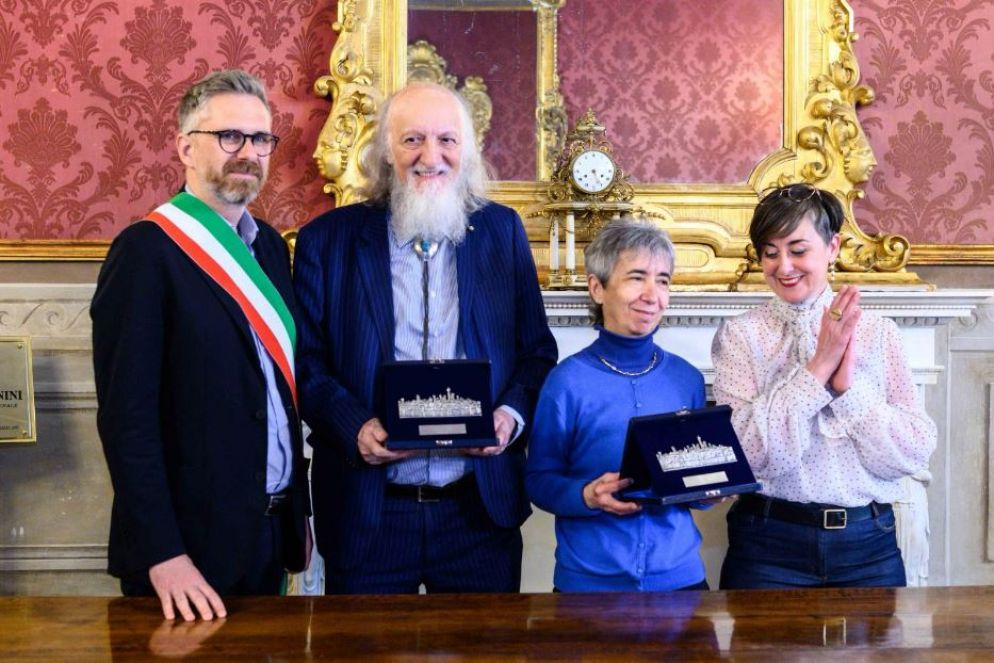 Il sindaco di Bologna Matteo Lepore, Fulvio De Nigris, Maria Vaccari e l'assessora al Welfare Matilde Madrid - .