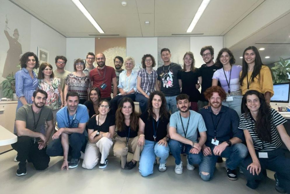 Il team di ricerca diretto da Elena Cattaneo (al centro della fila in piedi)